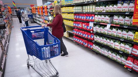 Bajó la inflación, pero también el consumo de yerbas, lácteos y carnes. Foto: Los Andes