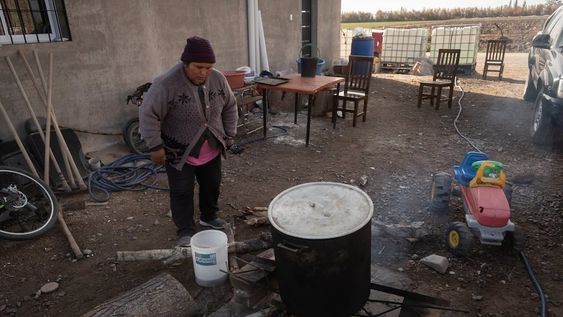 Las viviendas sin servicios como gas son una constante en el agro local. Foto: Ignacio Blanco / Los Andes
