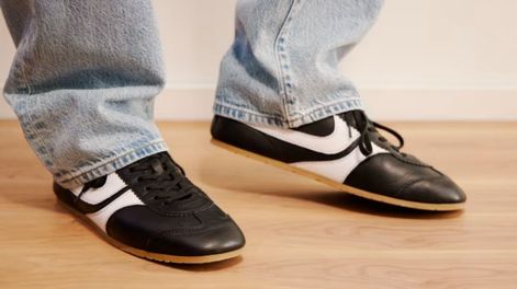 Durante varias temporadas, las zapatillas de gran tamaño dominaron buena parte de las propuestas urbanas.