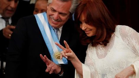 Los Andes | La dupla integrada por Alberto y Cristina Fernández reinstaló una creencia constitutiva del sentido común en la política argentina: sólo el peronismo puede y sabe gobernar al país. (AP/Archivo)