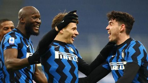 Venció a la Juventus 2-0 y alcanzó al Milan.