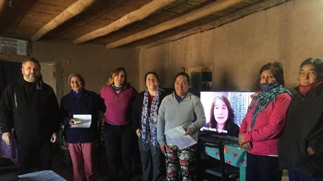 Los Andes | Quince mujeres de la comunidad lavallina impulsaron la creación de la biblioteca comunal y el festival VaPoesía culmina su edición con la apertura de este espacio llamado Hijas de Huanacache.