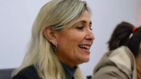Letal en sus movimientos políticas, la pendular concejal de Santa Rosa Débora Quiroga accionó para quitarle el control del Concejo Deliberante al peronismo.