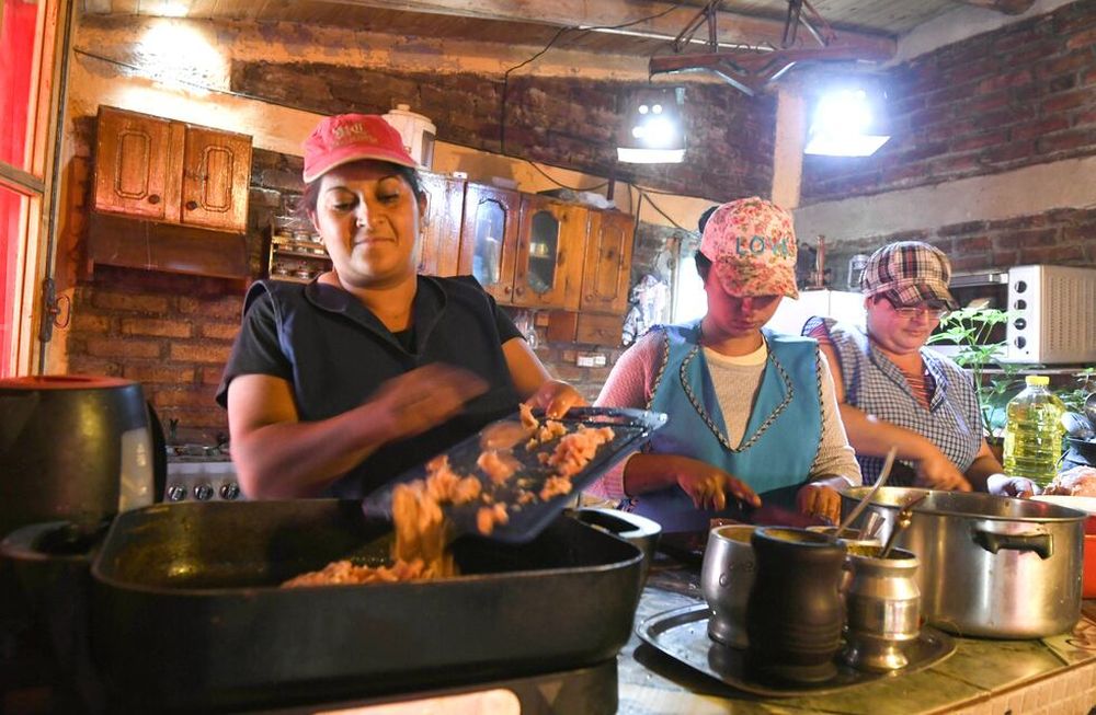 Los comedores sociales de la provincia reciben cada año a más gente porque la economía no logra darle trabajo a todos / Foto: José Gutiérrez