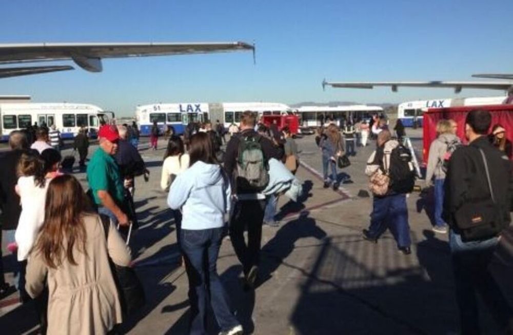 Al menos dos muertos en un tiroteo en un aeropuerto de Los Ángeles
