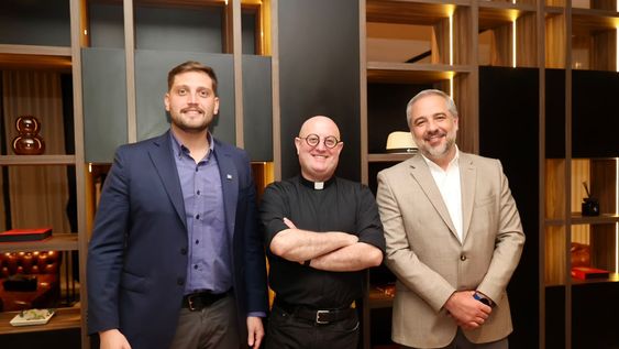 matias stevanato recibio al padre guilherme en maipu