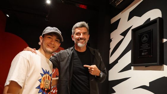 ulpiano suarez visito la hamburgueseria de san rafael que gano el mundial de la hamburguesa