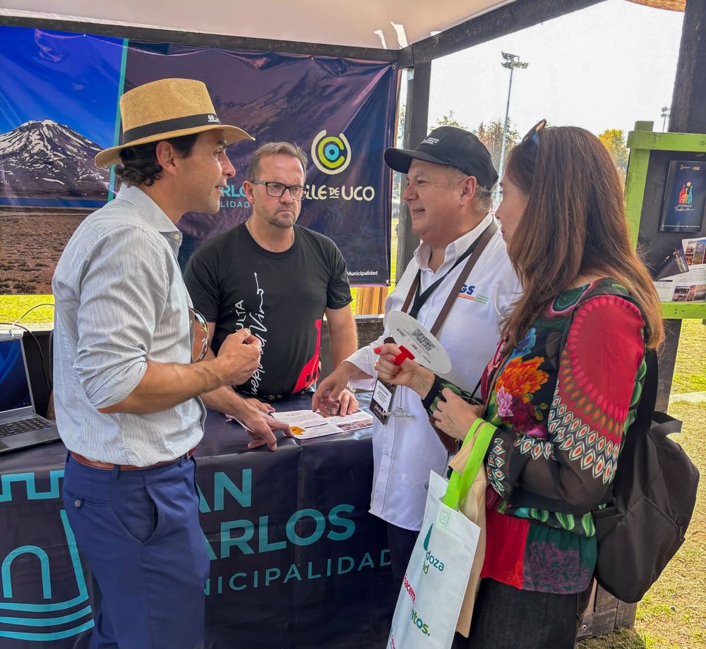 El presidente de la Cámara de Comercio en acción de promoción turística en Chile.