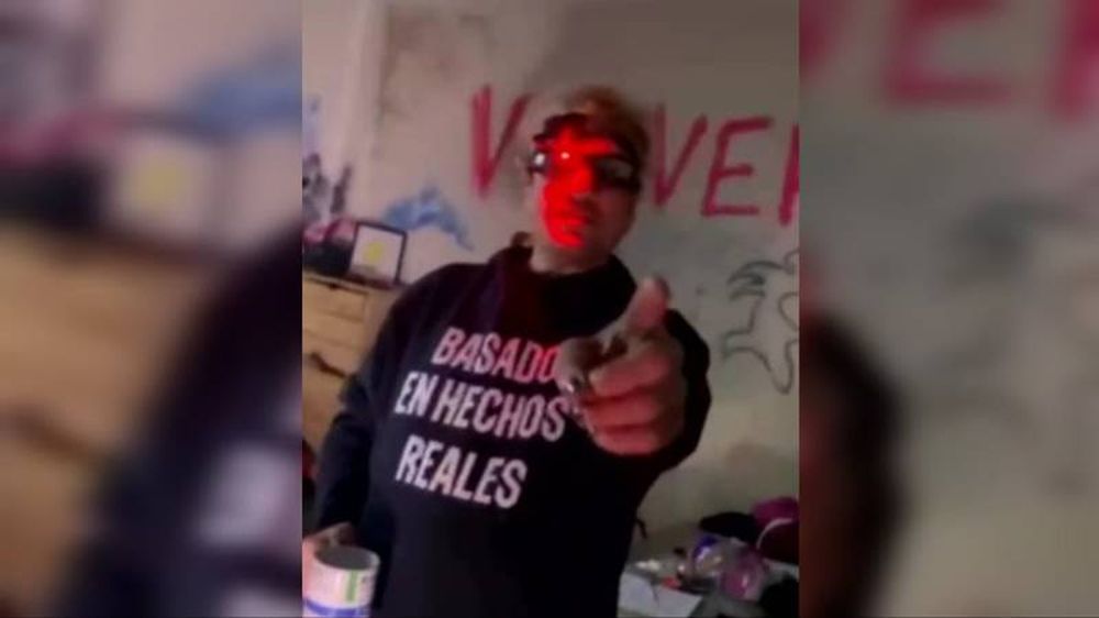 El Pity Álvarez volvió a las redes cargado de anuncios. El Pity Álvarez volvió a las redes cargado de anuncios.