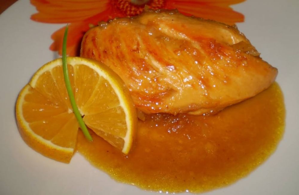 Degustá el sutil sabor del Pollo con Salsa de Cítricos