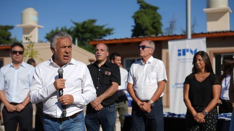 El gobernador Alfredo Cornejo anticipó que la licitación del Tren de Cercanías del Este está a punto de concluirse.&nbsp;