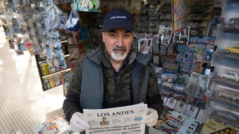 Raúl Camargo, canillita y secretario general del Gremio de Canillitas - Foto: Ignacio Blanco / Los Andes