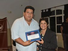 Productores presentan sus vinos caseros y artesanales en un encuentro que combina tradición e innovación. Productores presentan sus vinos caseros y artesanales en un encuentro que combina tradición e innovación.