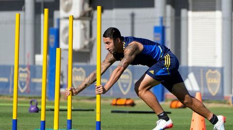 El plantel Xeneize trabaja pensando en el duelo ante Instituto de Córdoba. Varela sería titular. / Gentileza.