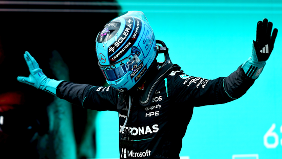 George Russell celebra su victoria en el Gran Premio de Austria de Fórmula 1.
