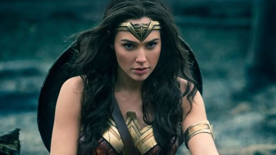 La actriz se encuentra promocionando Agente Stone, una película de Netflix en la que Gadot  interpreta a Rachel Stone, una agente de inteligencia que se interpone entre los objetivos de paz global de su organización y su recurso más valioso y peligroso.  Foto: Warner Bros.