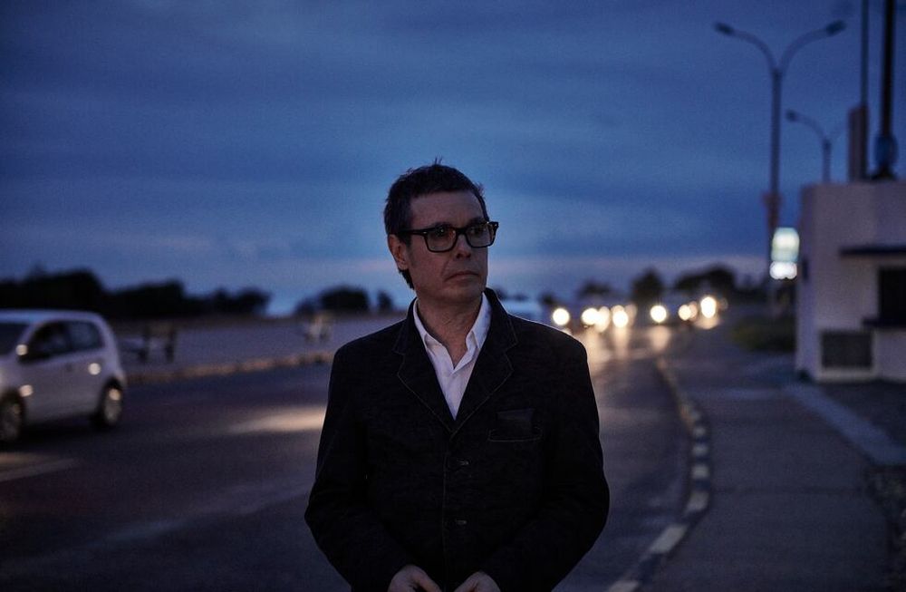 El destacado cantautor uruguayo Fernando Cabrera lanzó su nuevo disco Simple. Estuvo por última vez en Mendoza en 2013, en el Auditorio Ángel Bustelo.