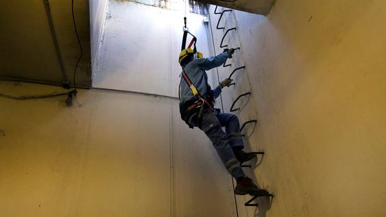 Los salarios cayeron considerablemente frente a la inflación en 2023 y dudan que vayan a recuperar el terreno perdido en 2024. Foto: Orlando Pelichotti / Los Andes