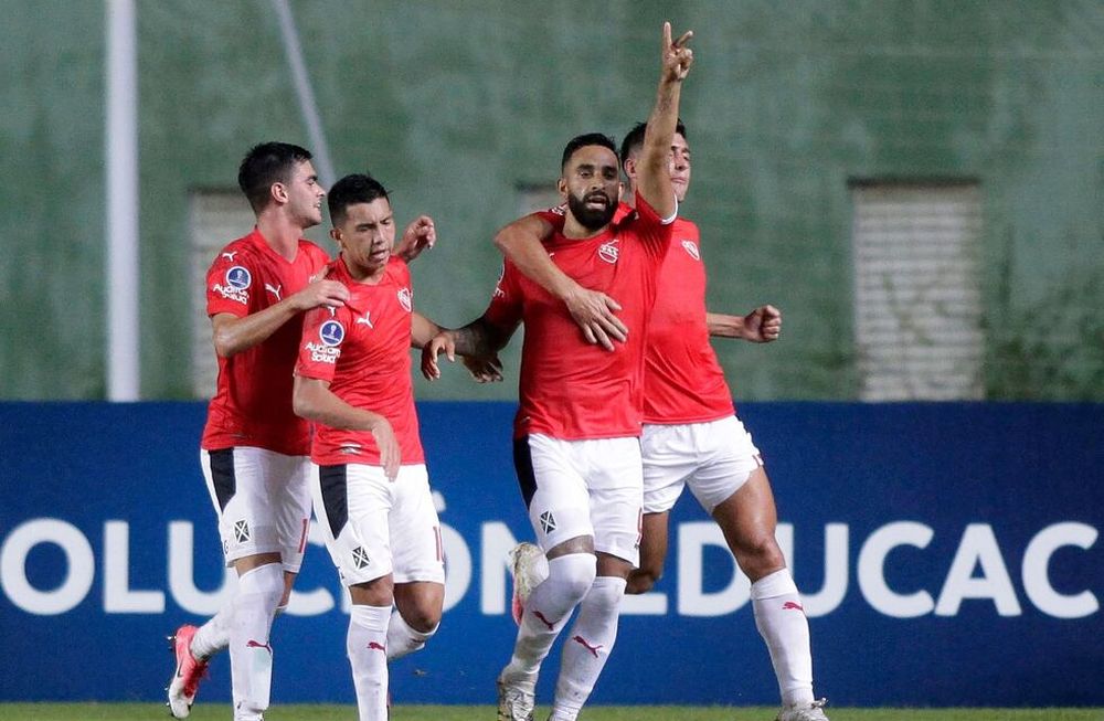 Brazo en alto, Herrera festeja su tanto. / AFP