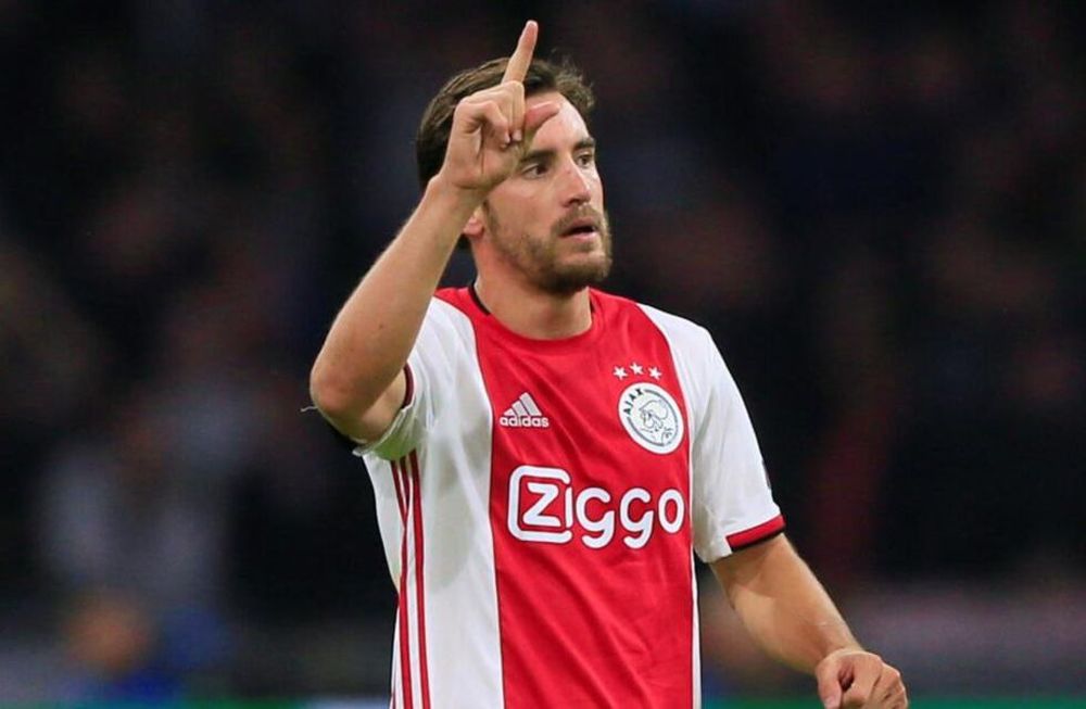 Nicolás Tagliafico, jugador del Ajax, en la mira del Barcelona (Archivo/AP)
