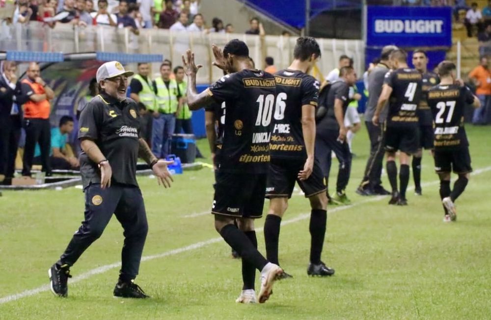 Señal del destino: el Dorados de Maradona ganó con tres goles del 10