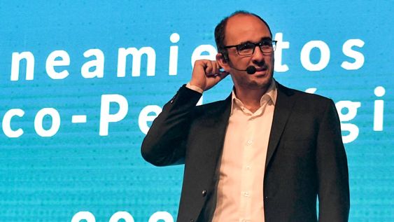 Acuerdo. Thomas prometió hablar con distintas áreas de Gobierno por los pedidos. Foto: Orlando Pelichotti / Los Andes.