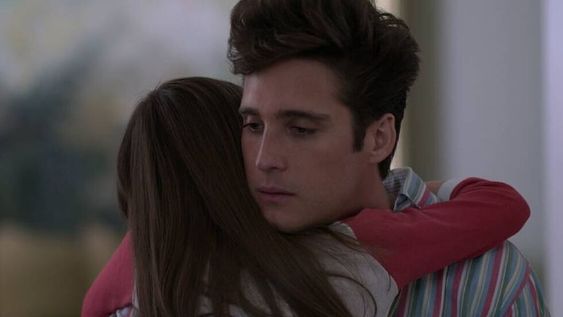 Arrancó la segunda temporada de “Luis Miguel: la serie” y los memes invadieron las redes