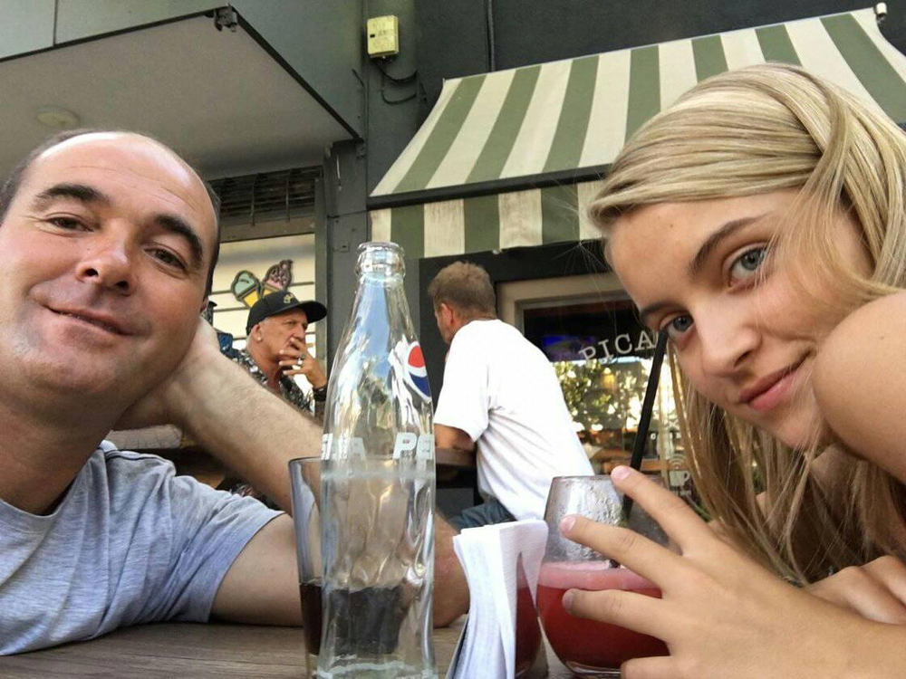 Marcelo Antolínez junto a u hija Azul, en 2019.
