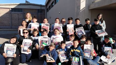 Todos los chicos de 4º grado de la escuela Nº 1-016 “Petrona Guiñazú de Burgoa”, de Godoy Cruz, acompañados por sus docentes, Mariana Barud y Daniela Montalto.