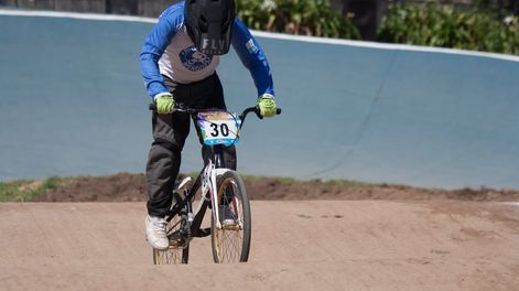 Los Andes | Tiene 8 años, puede ser campeón argentino de BMX y le robaron la bicicleta. Foto: Getileza.