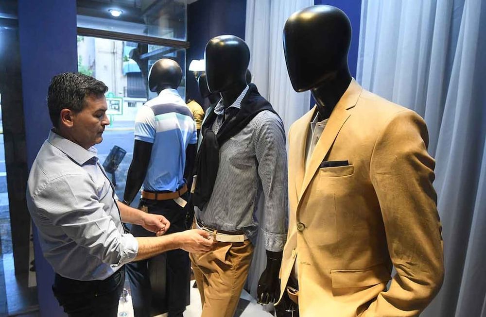 El precio de la ropa, comprar un pantalón puede costar más que un alquiler Foto: José Gutiérrez / Los Andes