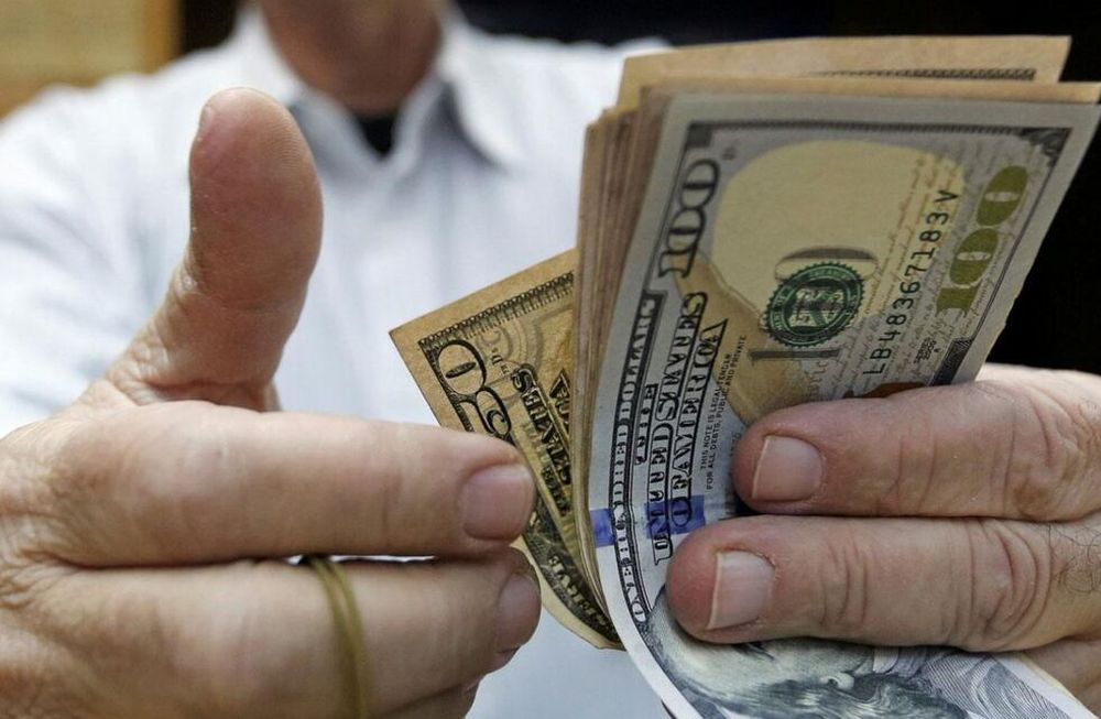 El valor de venta del dólar oficial supera al que se podría obtener en el mercado paralelo en el segmento comprador y desarma por completo la maniobra denominada puré.