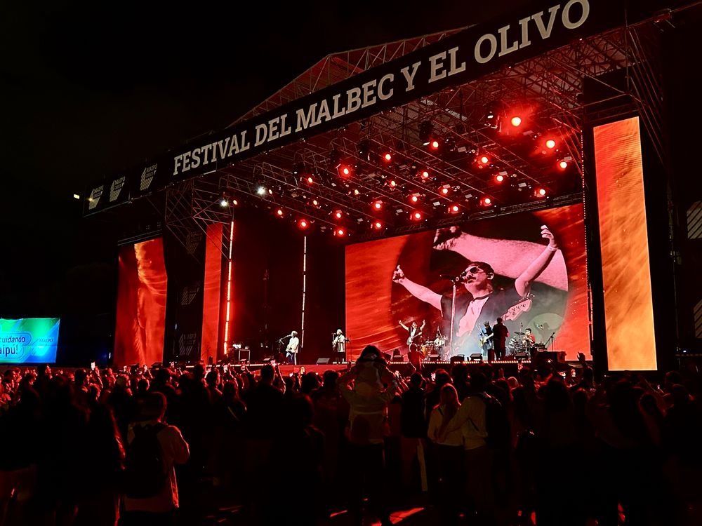 Gauchito Club cerró con un show de gran potencia y confirmó su peso propio en la escena local y nacional.