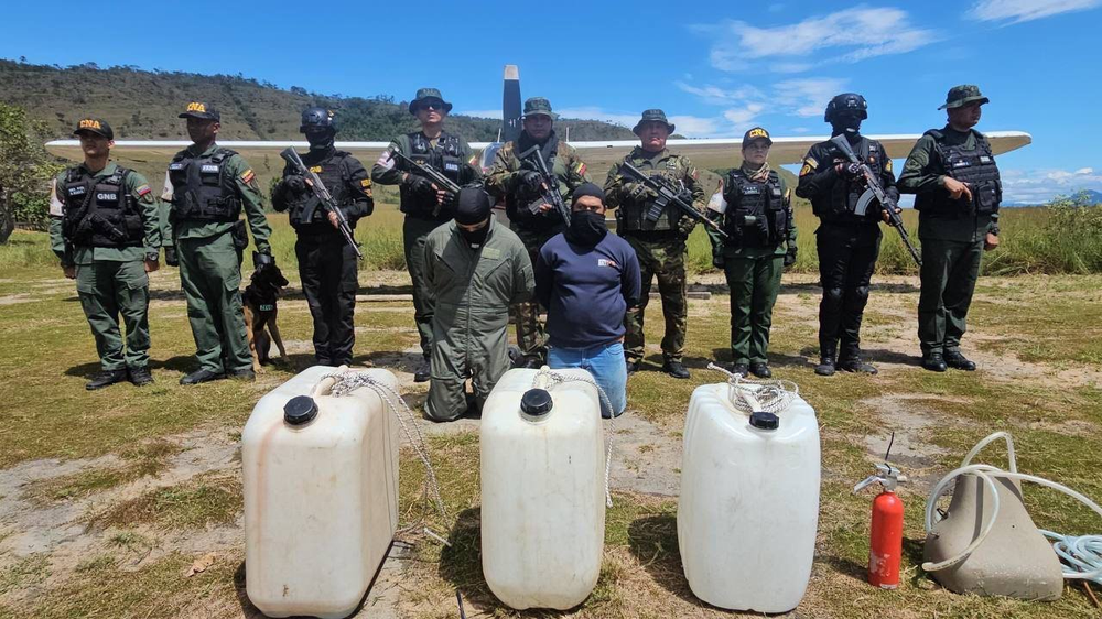Los dos pilotos detenidos por el vuelo no autorizado.&nbsp;