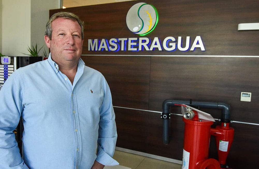 El fundador y socio de Masteragua cree que la provincia debe trabajar en el largo plazo y pensar en planes de entubado de canales y eficiencia hídrica dentro de las fincas para sortear la sequía. / Foto: Mariana Villa / Los Andes