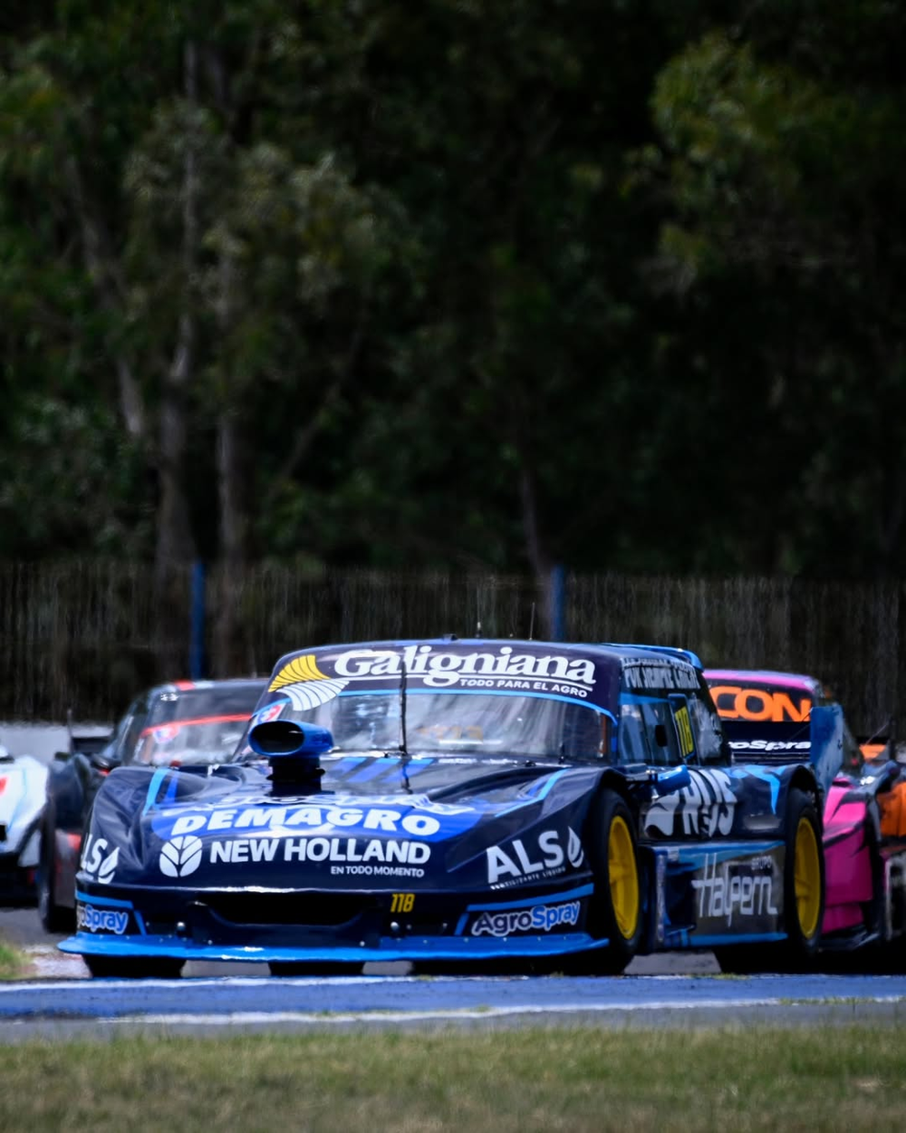 Fabrizio Maggini, tras un rendimiento notable a bordo de su Ford, se subió a lo más alto del podio. 