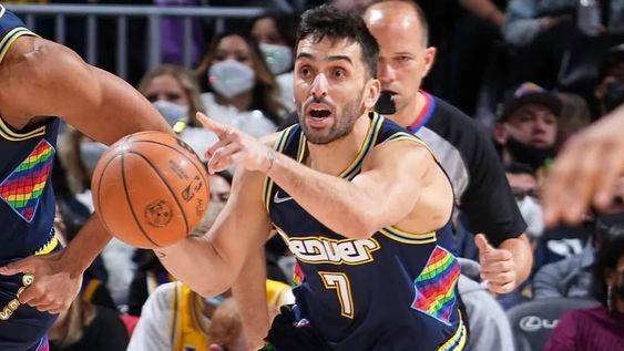 Luego de un flojo aporte por parte del cordobés ante Memphis el viernes -jugó 19 minutos y sumó 2 rebotes y asistencias y no convirtió puntos-, el cordobés y los de Denver buscarán una victoria en el Ball Arena a las 22 (horario de Argentina).