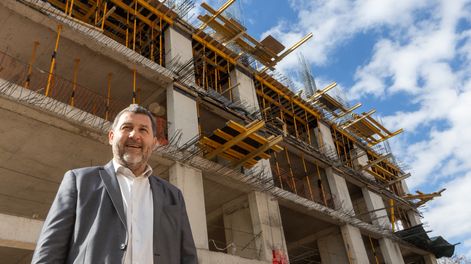 Flavio Kristich, de Kristich Desarrollos, en la obra de la Torre Le Pilier.