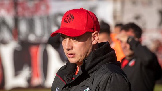 Luis García no ocultó su felicidad con el triunfo de Maipú sobre la hora frente a  Club Mitre de Santiago del Estero, por  2 a 1, en el marco de la fecha 19 de la Zona B de la Primera Nacional.Foto: Ignacio Blanco / Los Andes