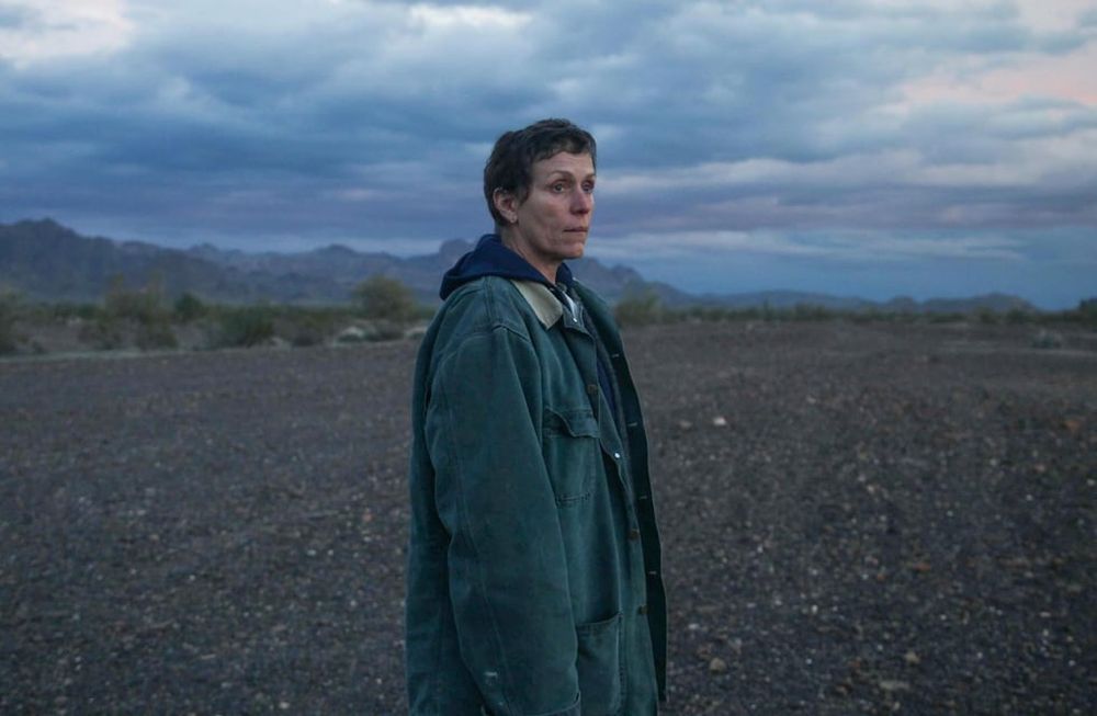 Nomadland, protagonizada por Frances McDormand.