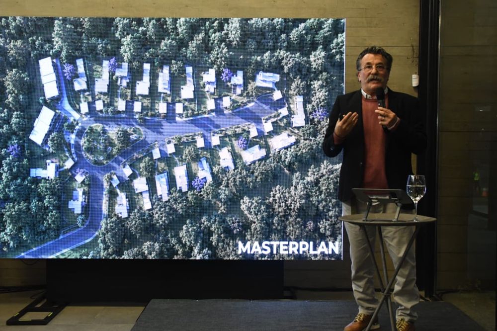 El arquitecto Rubén Juárez D’ Ambola presentó Comarcas Chacras, un desarrollo de 20 viviendas y 10 dúplex que pone el foco en la vida en comunidad y la identidad de Chacras de Coria. 
