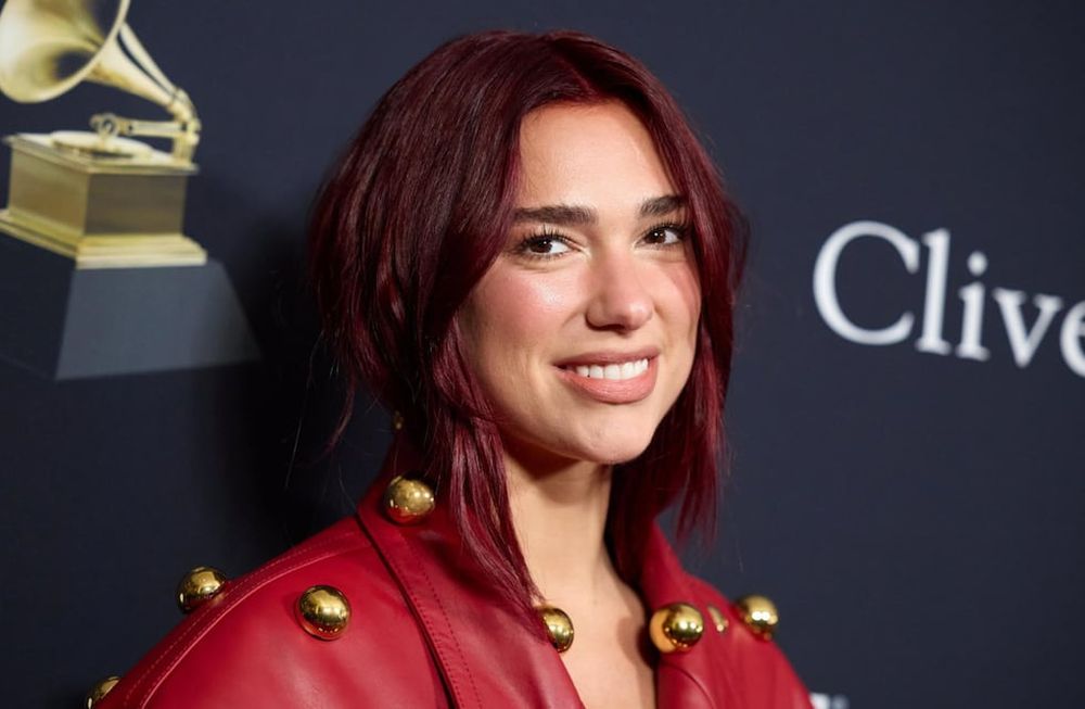 Beverly Hills (United States), 04/02/2024.- British-Albanian singer-songwriter Dua Lipa arrives at the Pre-Grammy Gala at The Beverly Hilton in Beverly Hills, California, USA, 03 February 2024. The 66th Annual Grammy Awards honoring the best recordings, compositions, and artists will take place on 04 February 2024. EFE/EPA/ALLISON DINNER EDITORIAL USE ONLY. NO COMMERCIAL SALES.