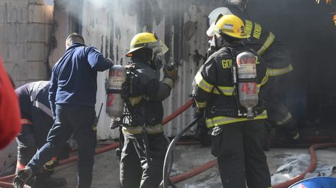 Los Andes | Creen que el incendio cerca de la ripiera de Godoy Cruz fue una venganza de una mujer a su marido, pero las llamas tomaron para otro lado. - Imagen ilustrativa / Los Andes