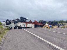 Volcó un camión en ruta 7 y hubo demoras en el tránsito a la altura de La Paz.