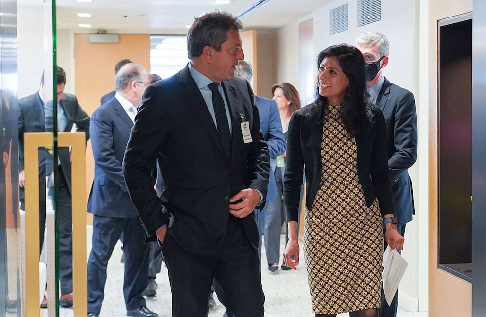 Washington DC- El ministro de Economía, Sergio Massa, mantuvo este miércoles un encuentro con la subdirectora Gerenta del Fondo Monetario Internacional (FMI), Gita Gopinath.