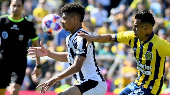 Diego Valoyes, delantero de Talleres, en la derrota ante Rosario Central./ Gentileza.