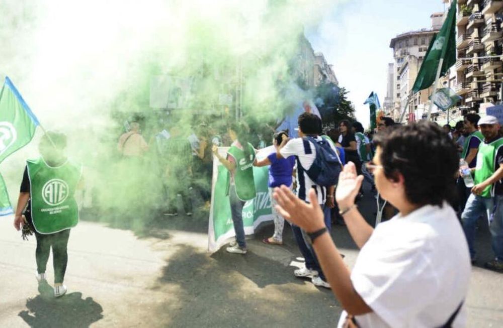 Gremios docentes convocaron a un paro mañana para protestar por el fallo de la justicia. Foto: Archivo.
