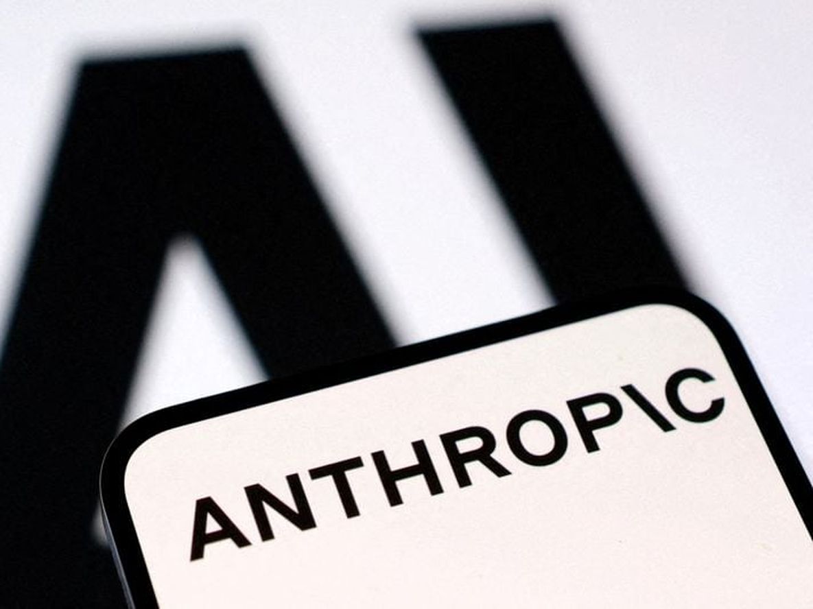 Anthropic acordó pagar 1.500 millones de dólares por entrenar su IA Claude con libros pirateados.