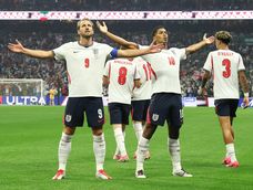 Harry Kane y Jude Bellingham de Inglaterra festejan el gol que finalmente les daría al conjunto inglés el pasaje a semifinales, tras su triunfo frente a Noruega por 2 a 1.&nbsp; &nbsp;