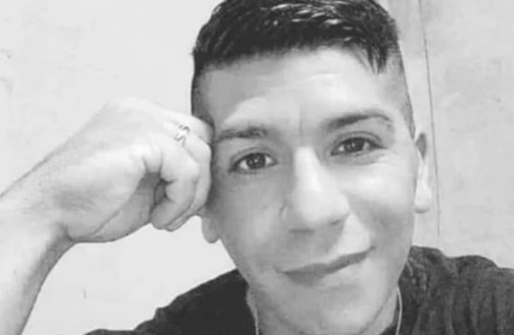 El oficial primero Fabián Esteban Aguirre (34) fue interceptado por al menos cuatro delincuentes armados cuando llegaba al domicilio de sus suegros.